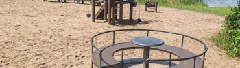 Neueste Attraktion: Auf dem Spielplatz am Werlsee-Südstrand kann seit dieser Woche (Mitte Juni) nach Herzenslust gematscht, gebuddelt und geklettert werden. Foto: Katrin Erfurth