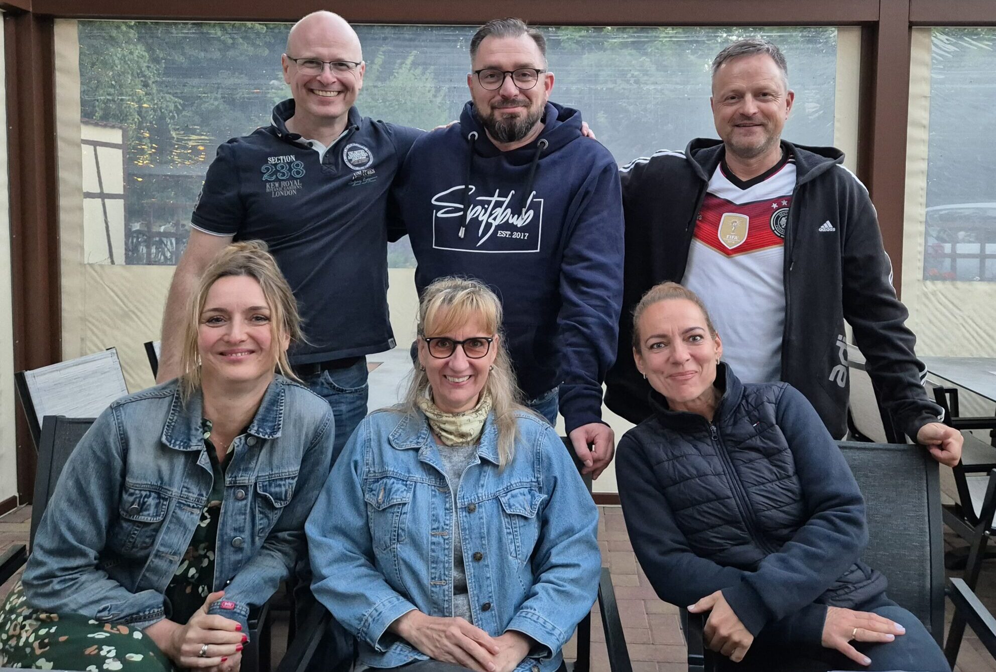 Der neue Vorstand des GCK 1968: Katrin Leischer, Liliane Pfeiffer, Viktoria Klopsteg (vorn von links) sowie der Vorsitzende Michael Maaser nebst Stellvertreter Marco Großert und Oliver Bergau. Foto: