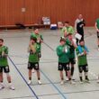 Anerkennung: Nach der 26:32-Niederlage gegen den HSV Insel Usedom in der Regionalliga Ostsee-Spree bedanken sich die Männer des Grünheider SV I bei den Fans für die Unterstützung in der Löcknitz-Halle. Foto: Roland Hanke