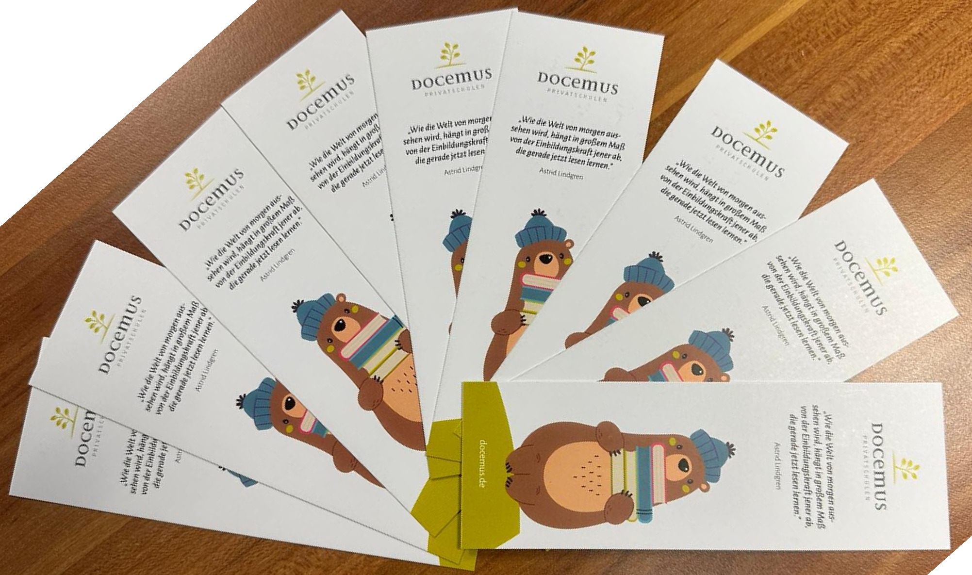 Zum Mitnehmen: Als Erinnerung an den Vorlesetag hatten Schüler der Docemus Privatschulen Lesezeichen kreiert. Foto: Yalda Hosseini