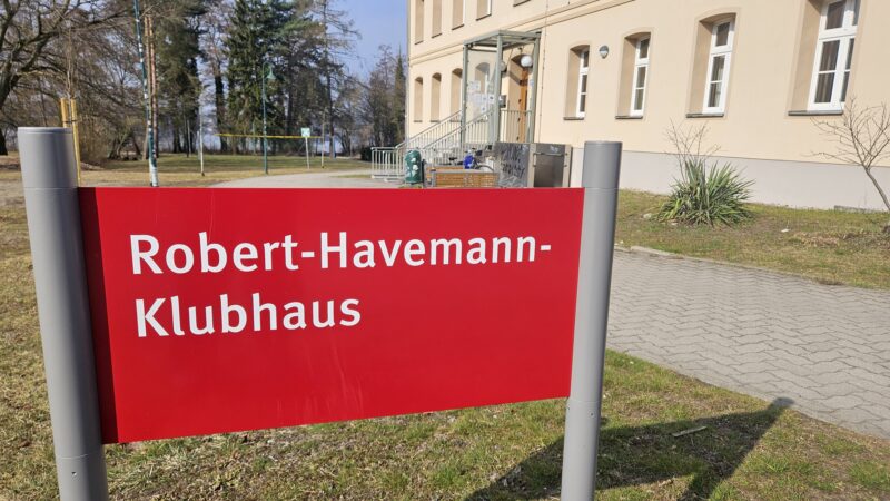 Raumangebot stößt an seine Grenzen: Der Grünheider Jugendclub im Robert-Havemann-Klubhaus braucht mehr Platz. Jetzt werden Möglichkeiten für eine Erweiterung ausgelotet. Foto: Anke Beißer