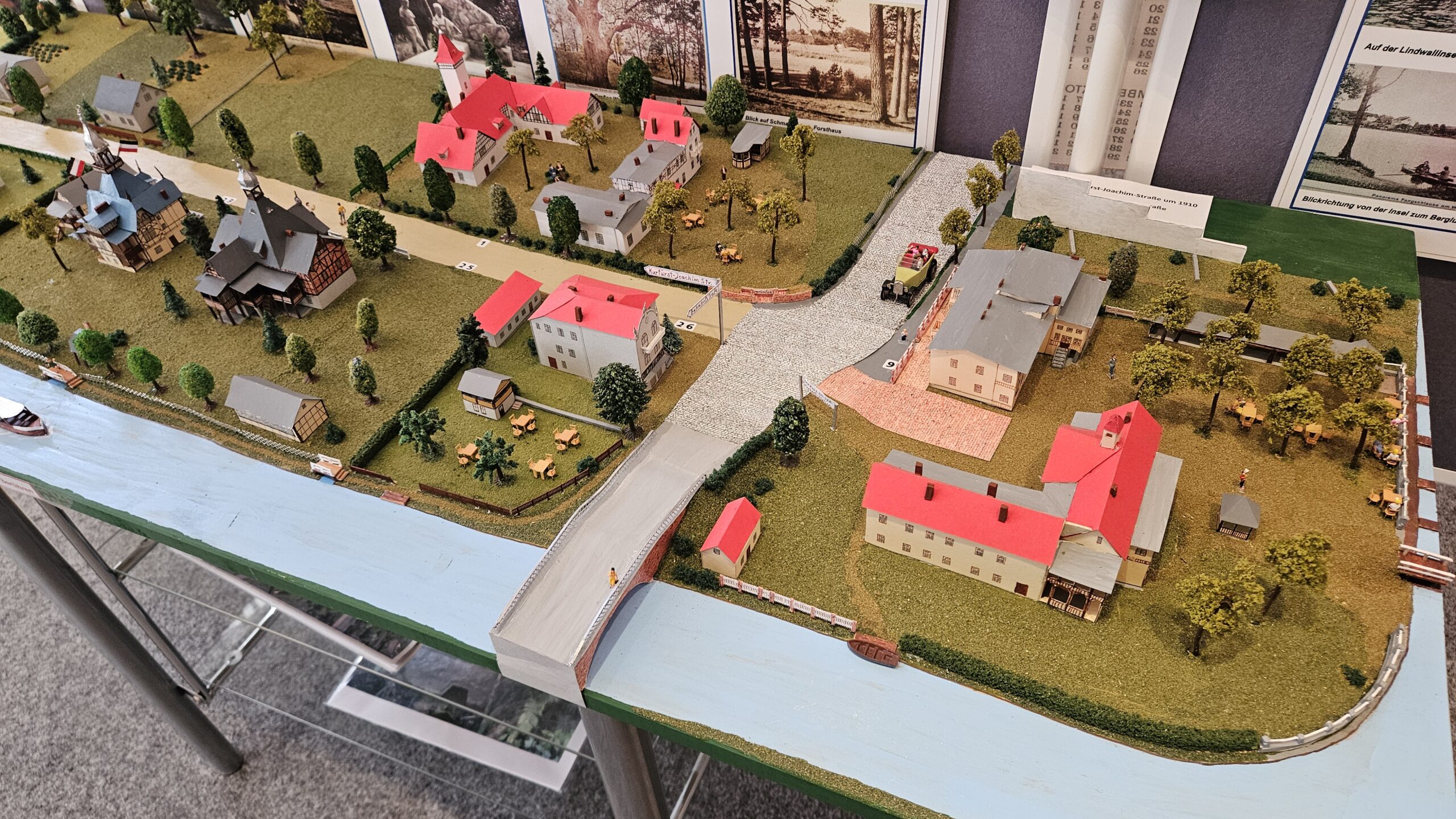 Modell 8: Die Kurfürst-Joachim-Straße um 1910 (heute Walter-Rathenau-Straße) Foto: Anke Beißer