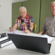 Neu im Ehrenamt: Rainer Callenius (66, rechts) ist Schiedsmann der Gemeinde Grünheide und Gerd Ritter (79) sein Stellvertreter. Foto: Anke Beißer