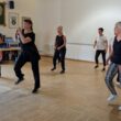 Gaben dem Sommerfest des Seniorenbeirats zusätzlich Schwung: Der Auftritt der Fitness Dance Ladies aus Grünheide sorgte für viel Applaus im Bürgerhaus Kagel. Foto: Brigitte Reschke