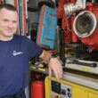 Hat die Feuerwehrtechnik im Blick: Dennis Köppen verstärkt als Gerätewart die Stabstelle Brand- und Bevölkerungsschutz von Grünheide. Foto: Anke Beißer