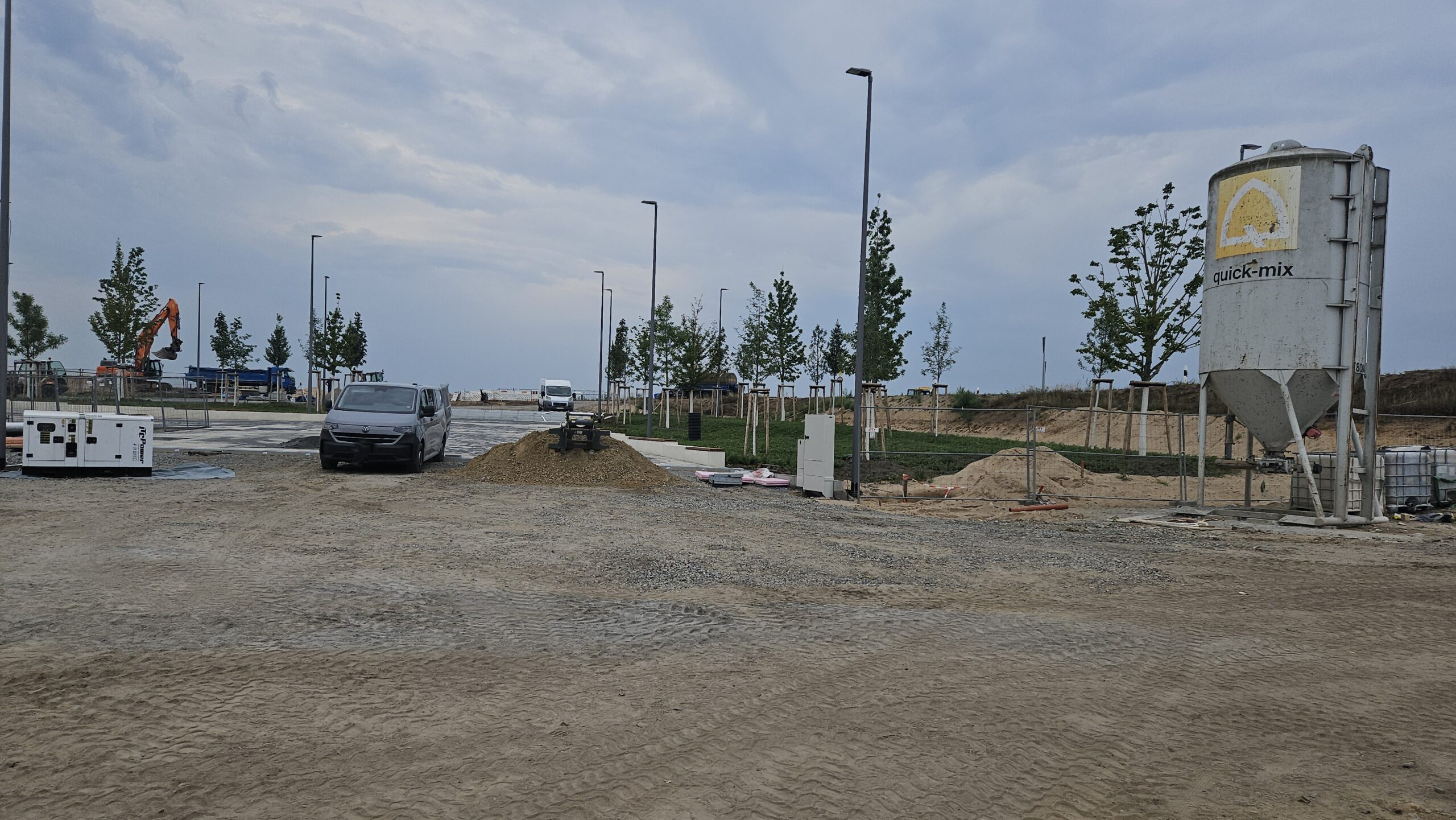 Übergangslösung: Wo künftig der Bike&Ride-Platz Süd Platz findet, steht aktuell noch ein Silo. Foto: Anke Beißer