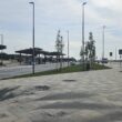 Bereit für die Fahrgäste: Nur noch wenige Tage und der neue Bahnhof Fangschleuse geht in Betrieb. Dann wird auch der Bahnhofsvorplatz samt Bushaltestellen (links), dem Kiss&Ride-Platz (rechts) und dem Parkdeck (im Hintergrund) eingeweiht. Foto: Anke Beißer
