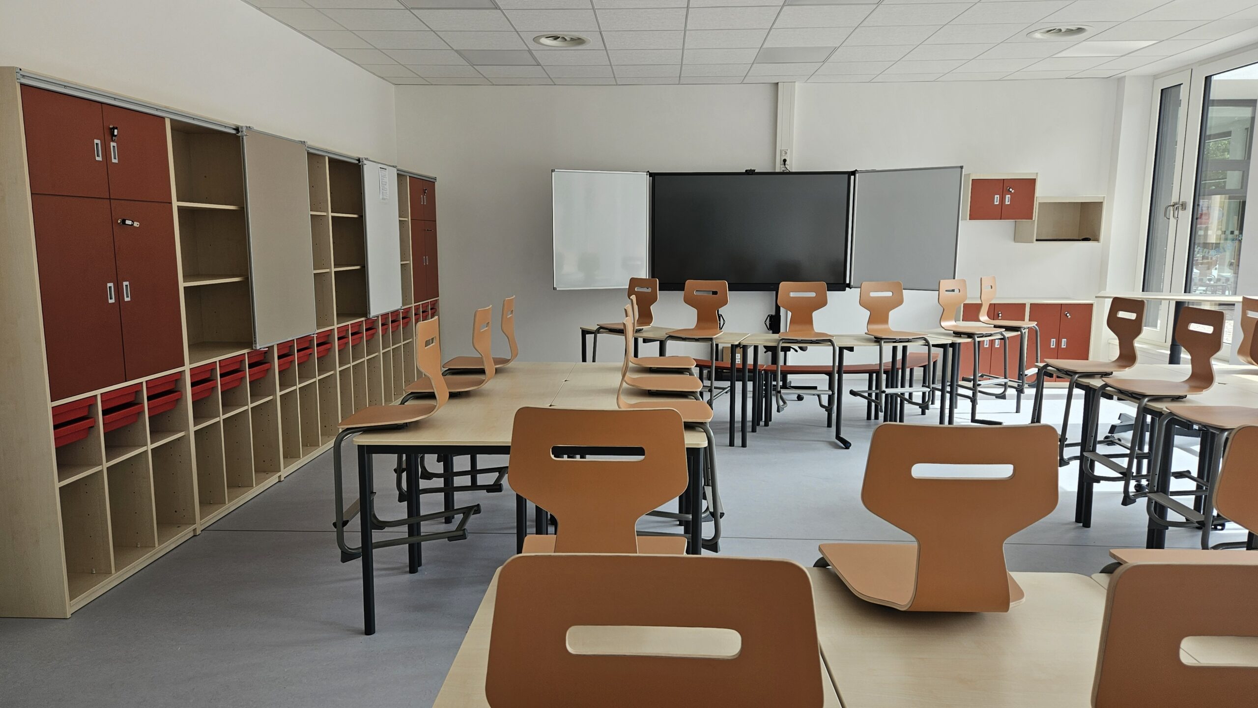 Klassenraum in Rot