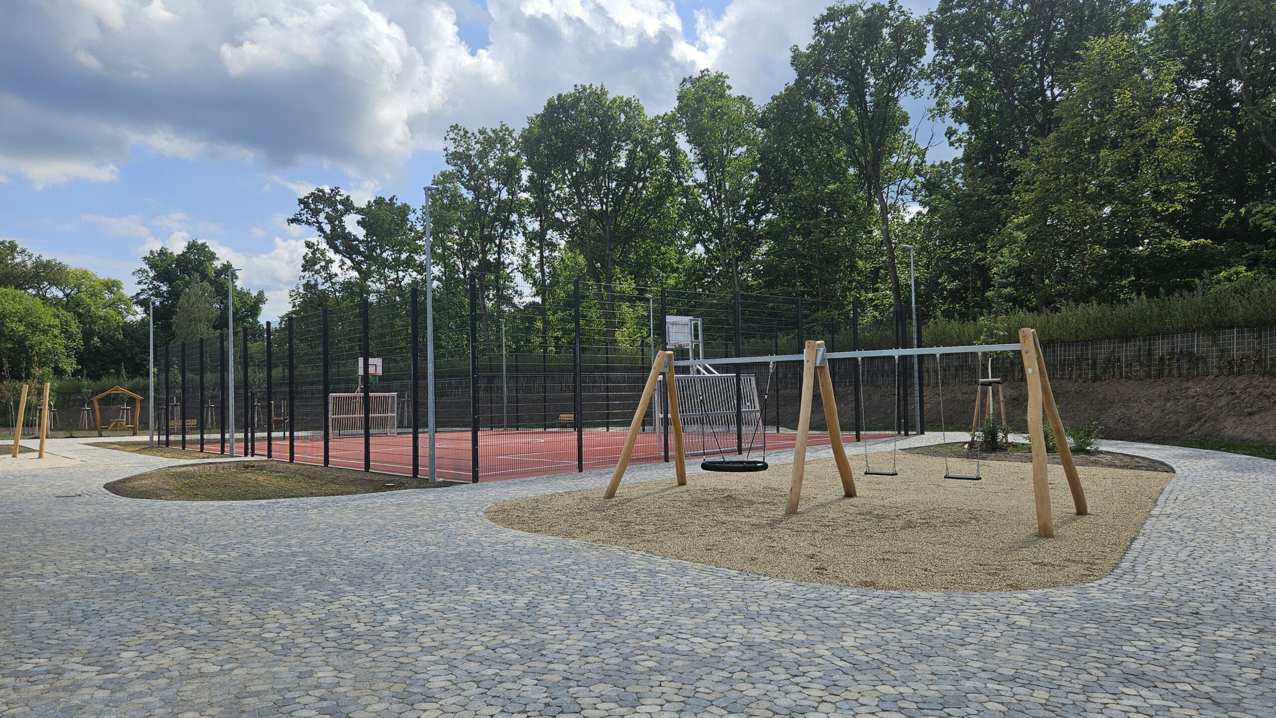 Der Schulhof II