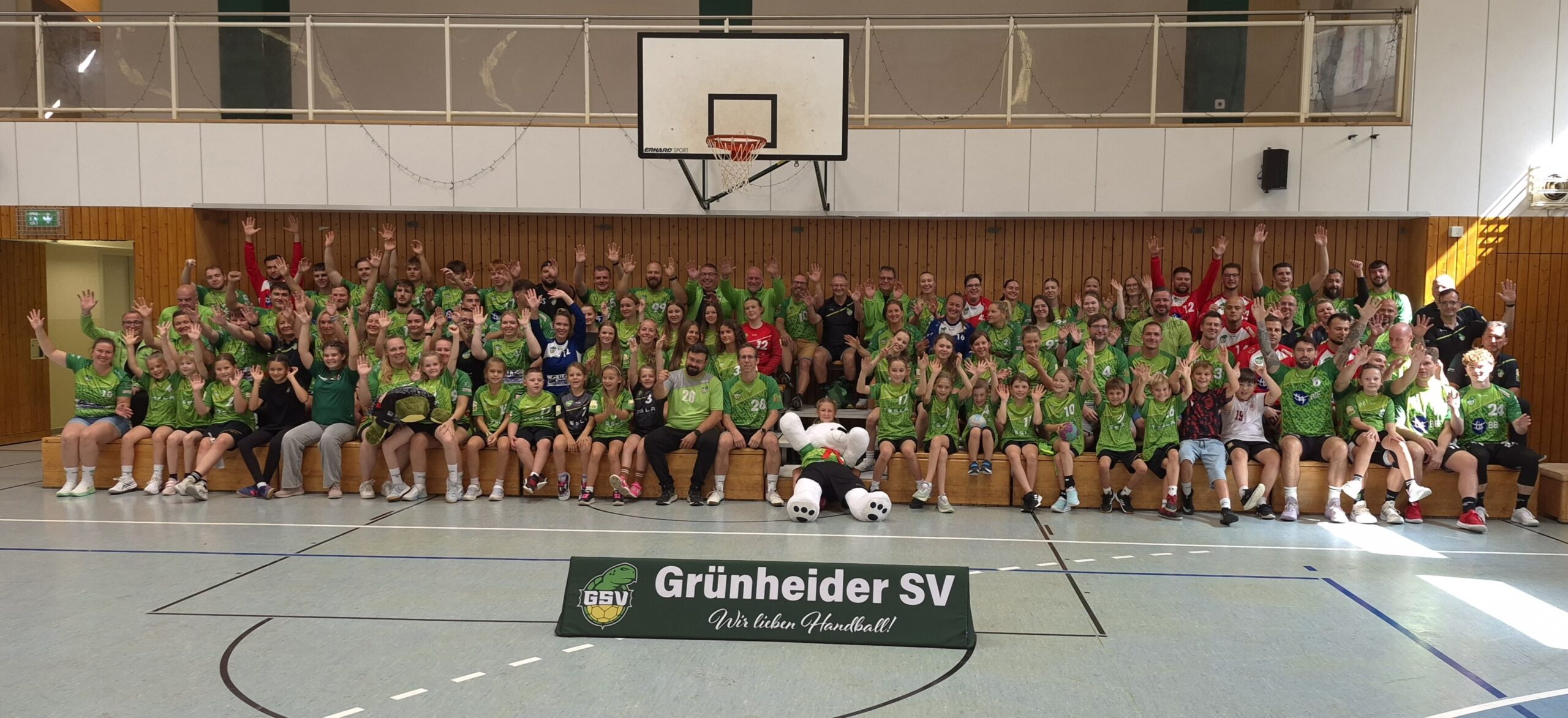 Gelungener Aufakt in der Löcknitzhalle: Mit zwölf Handball-Teams startet der Grünheider Sport-Verein in die Saison 2026/2027. Foto: Roland Hanke